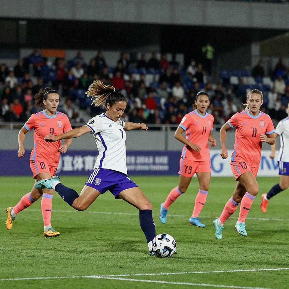 কারিককে ‘আপাতত’ রাখার হিসাব: ইউনাইটেডের ডাগআউটে এখন ফুটবল নয়, ব্যালান্স শিট কথা বলছে