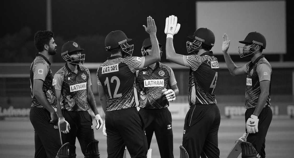 খালি ফাইলের ওপর ভরা পৃষ্ঠা: দলবদলের তথ্য-বাজারে নিশ্চয়তার কারবার