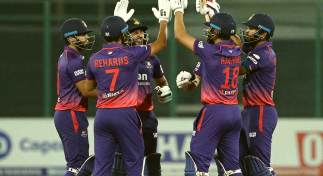 ৩১ বলে ছয় উইকেট: ফয়সালাবাদে শ্রীলঙ্কার ধস, আর কোমল খানের ফিফটি